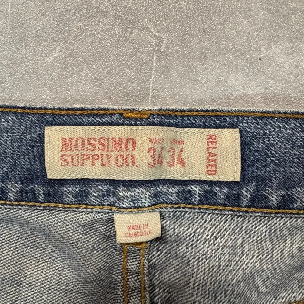 Mossimo Supply Co Mens Relaxed Fit Distressed Light Wash Blue Jeans 34x34 3485